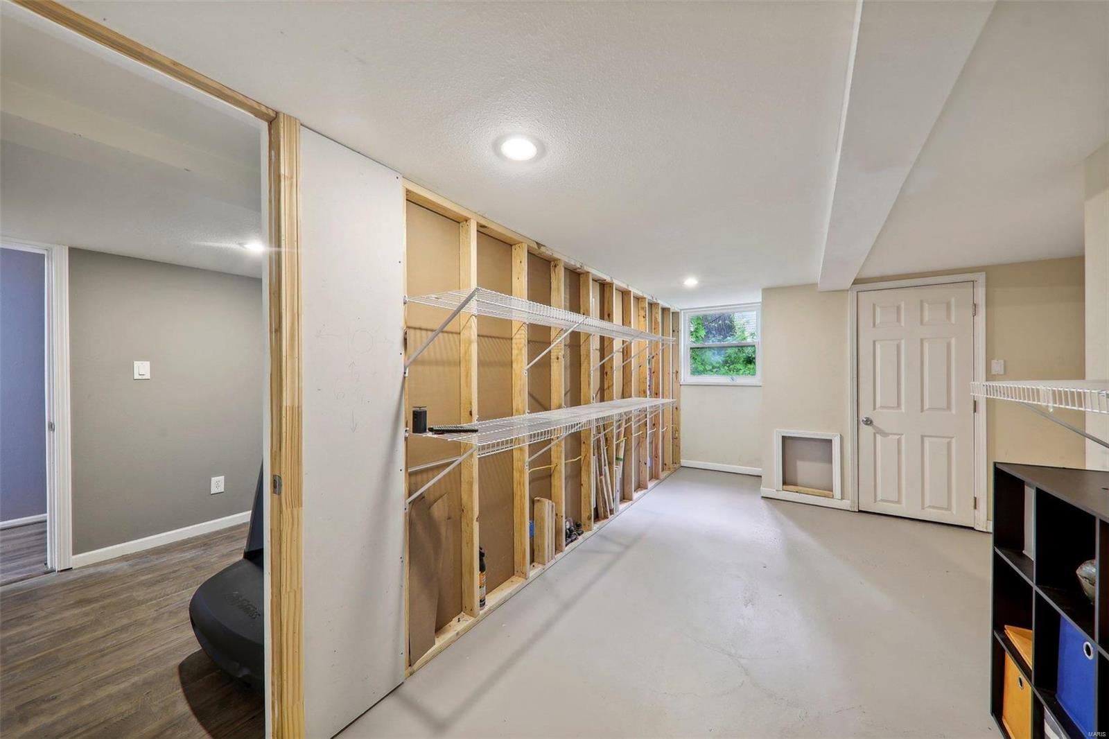 9 Oakdale Lake Circle