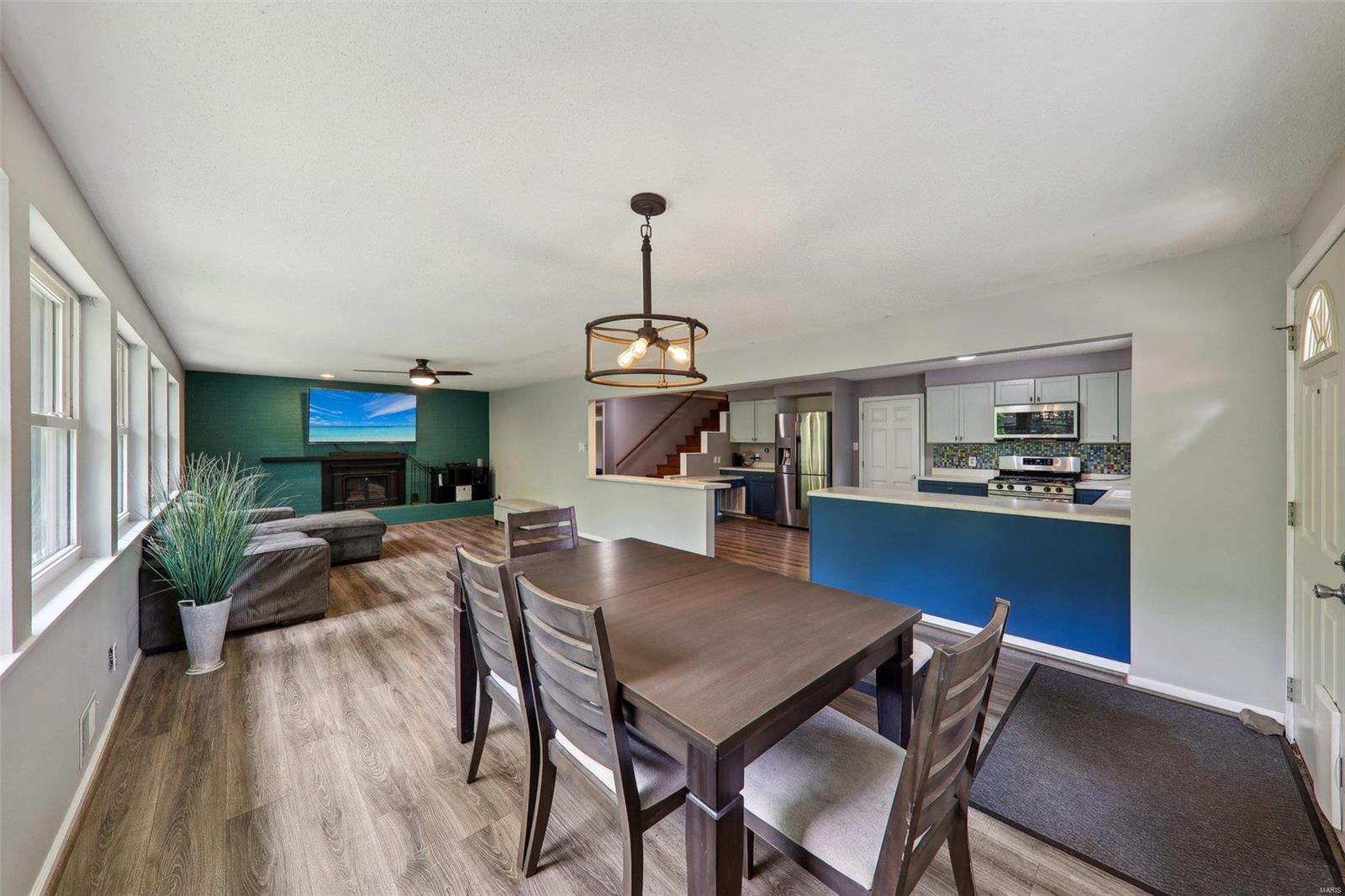 9 Oakdale Lake Circle