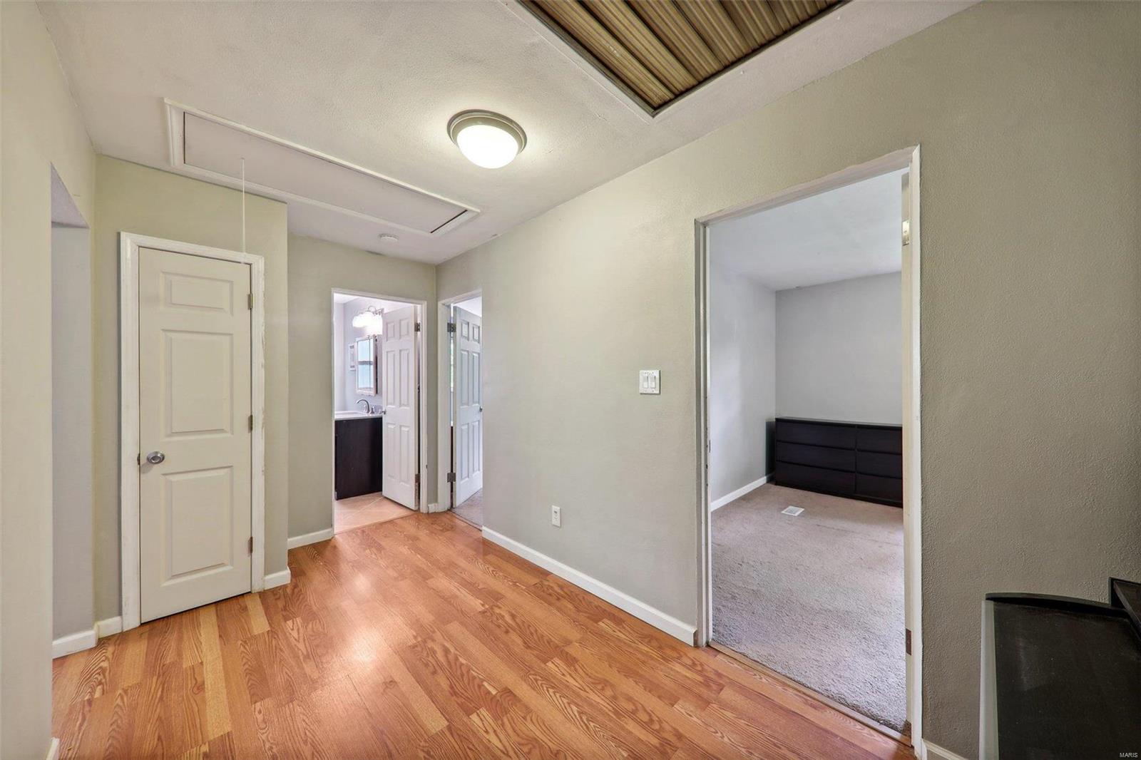 9 Oakdale Lake Circle