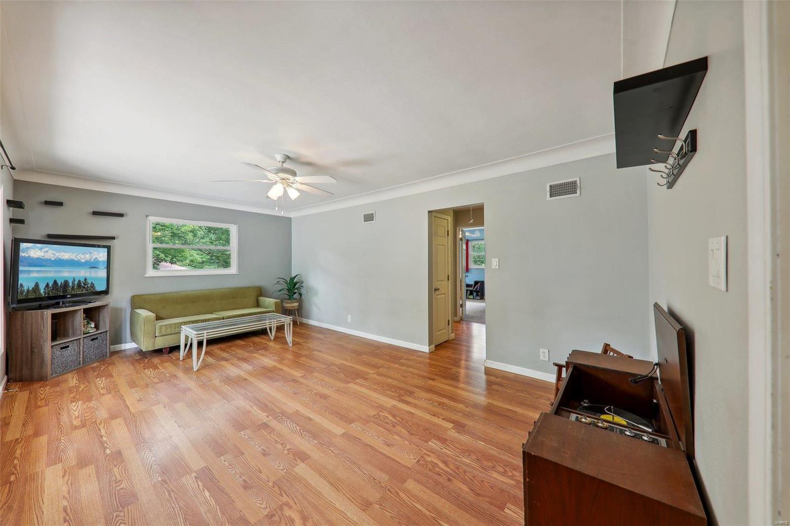 9 Oakdale Lake Circle