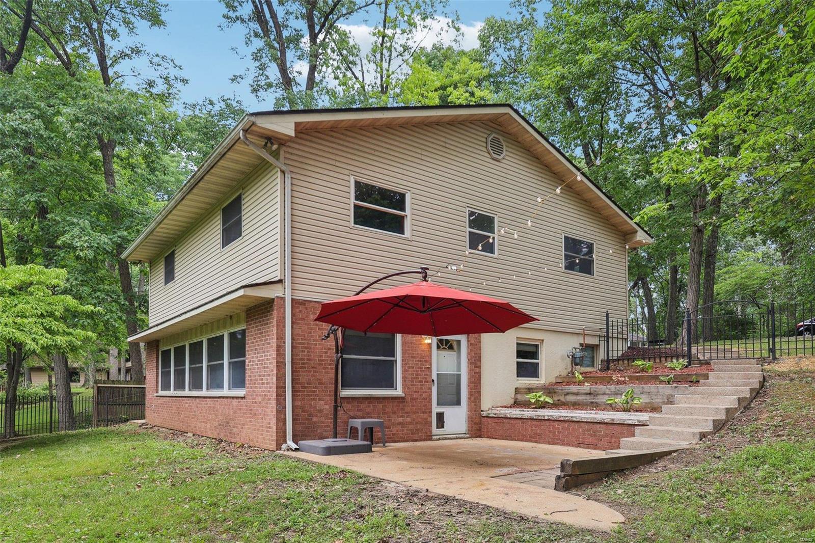 9 Oakdale Lake Circle