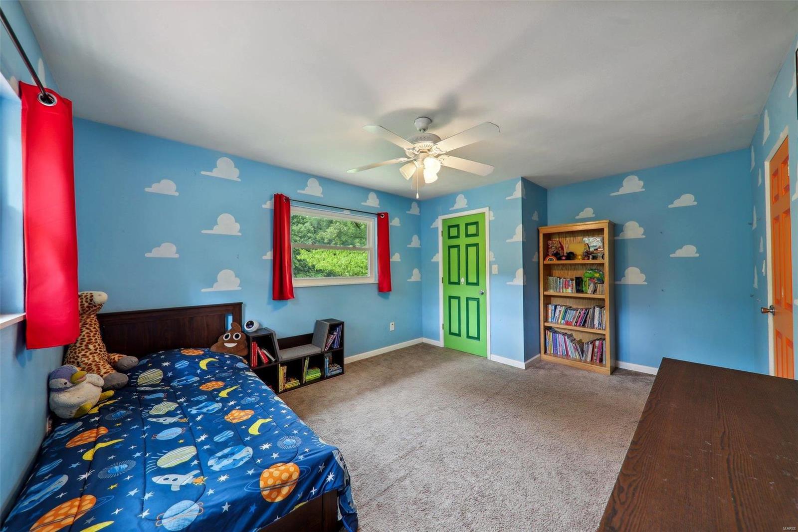 9 Oakdale Lake Circle