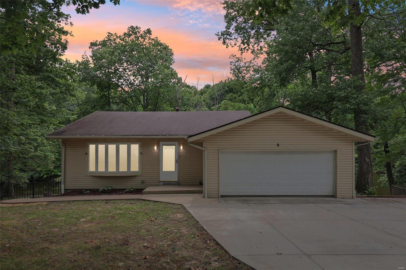 9 Oakdale Lake Circle