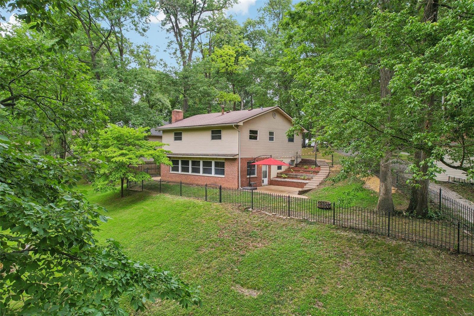 9 Oakdale Lake Circle