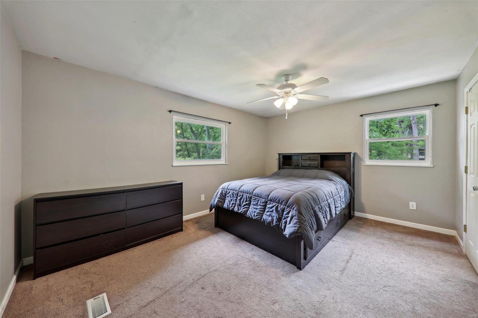 9 Oakdale Lake Circle