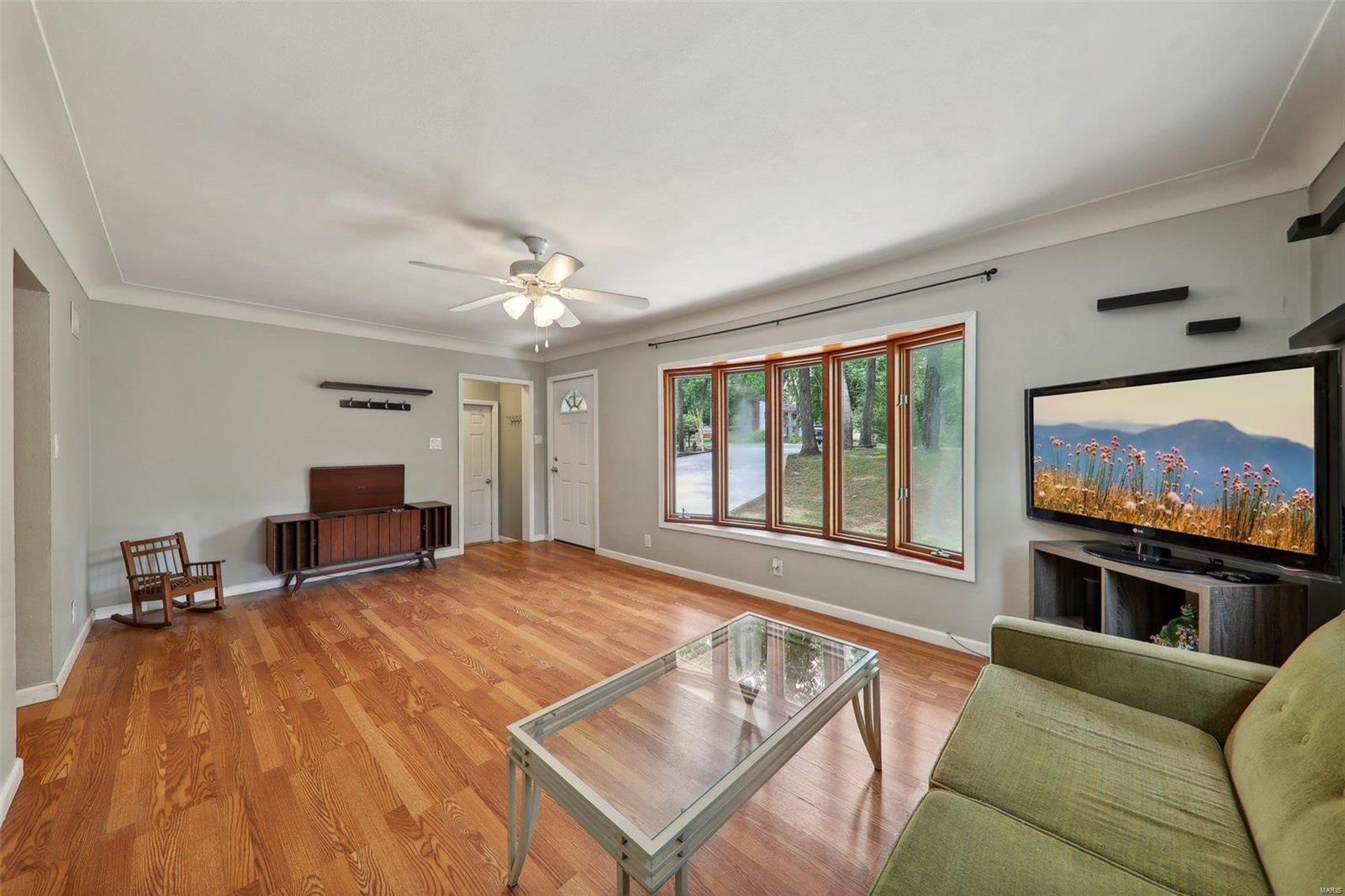9 Oakdale Lake Circle
