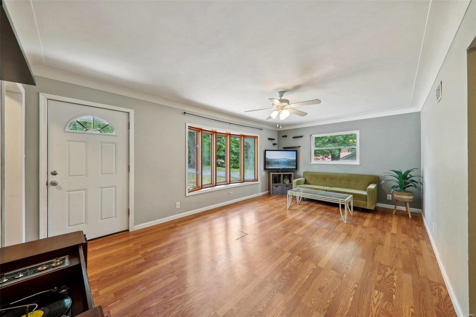 9 Oakdale Lake Circle