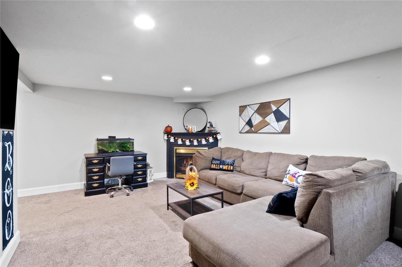 121 Rosewood Lane