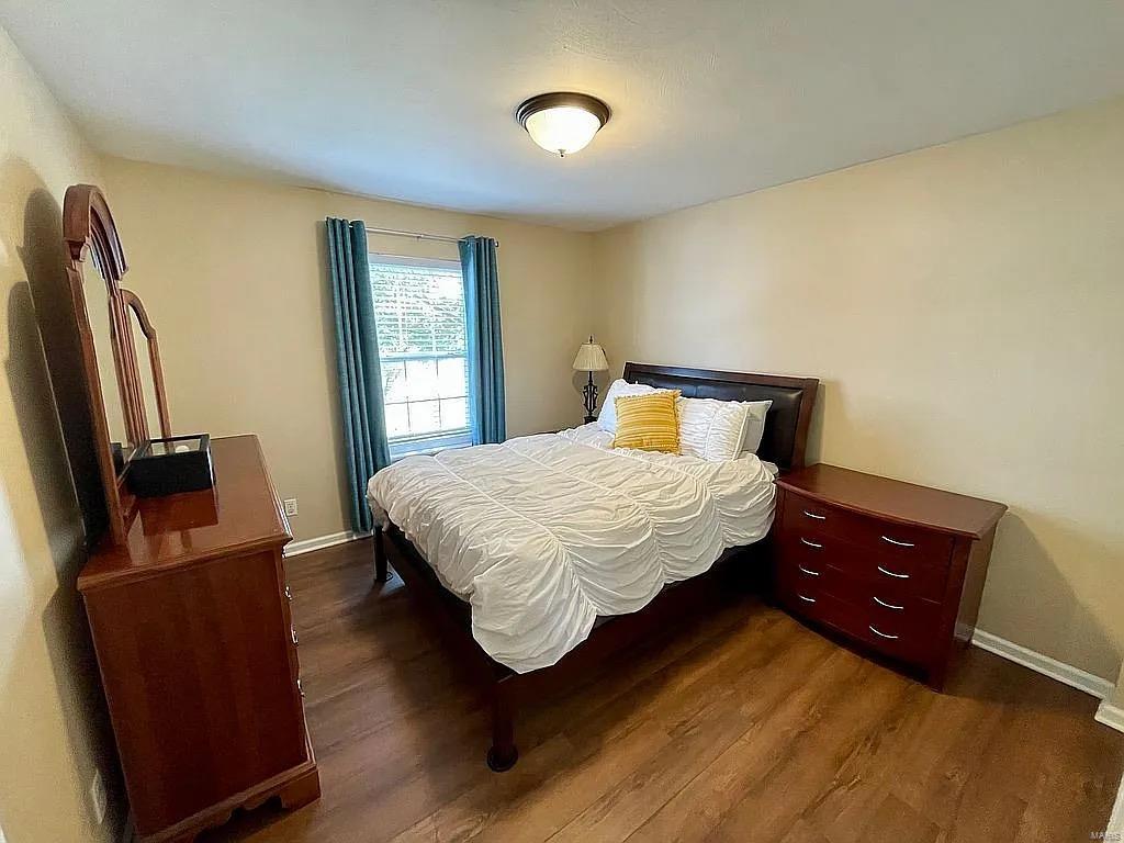 2430 Lakeshore Drive
