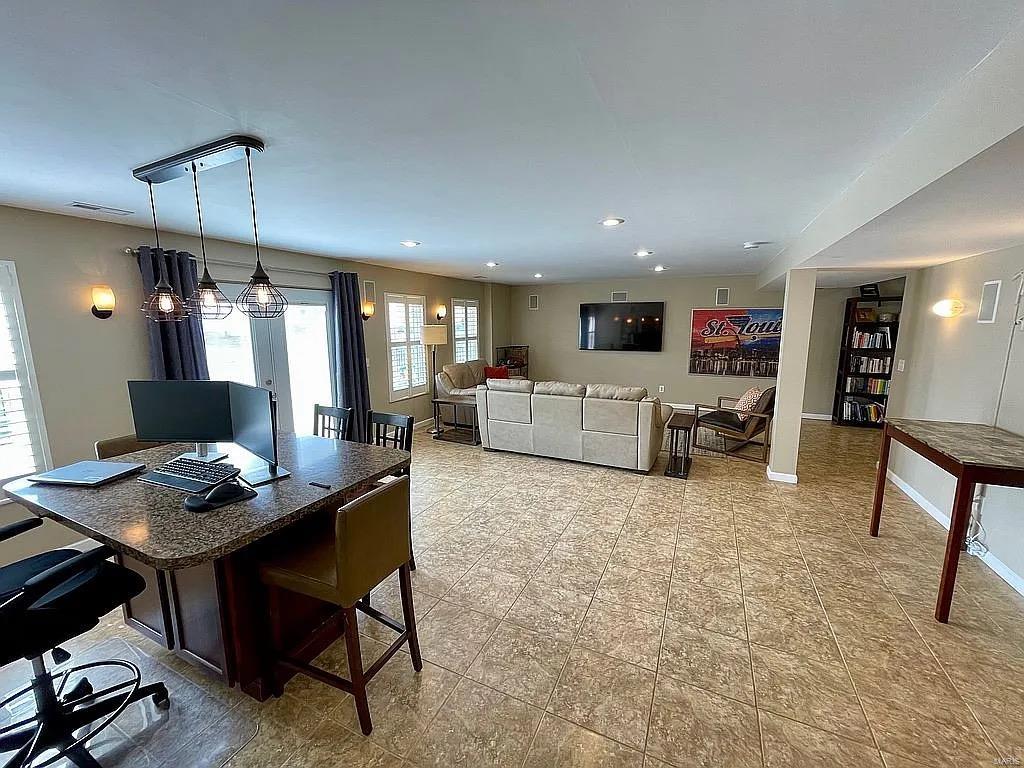 2430 Lakeshore Drive