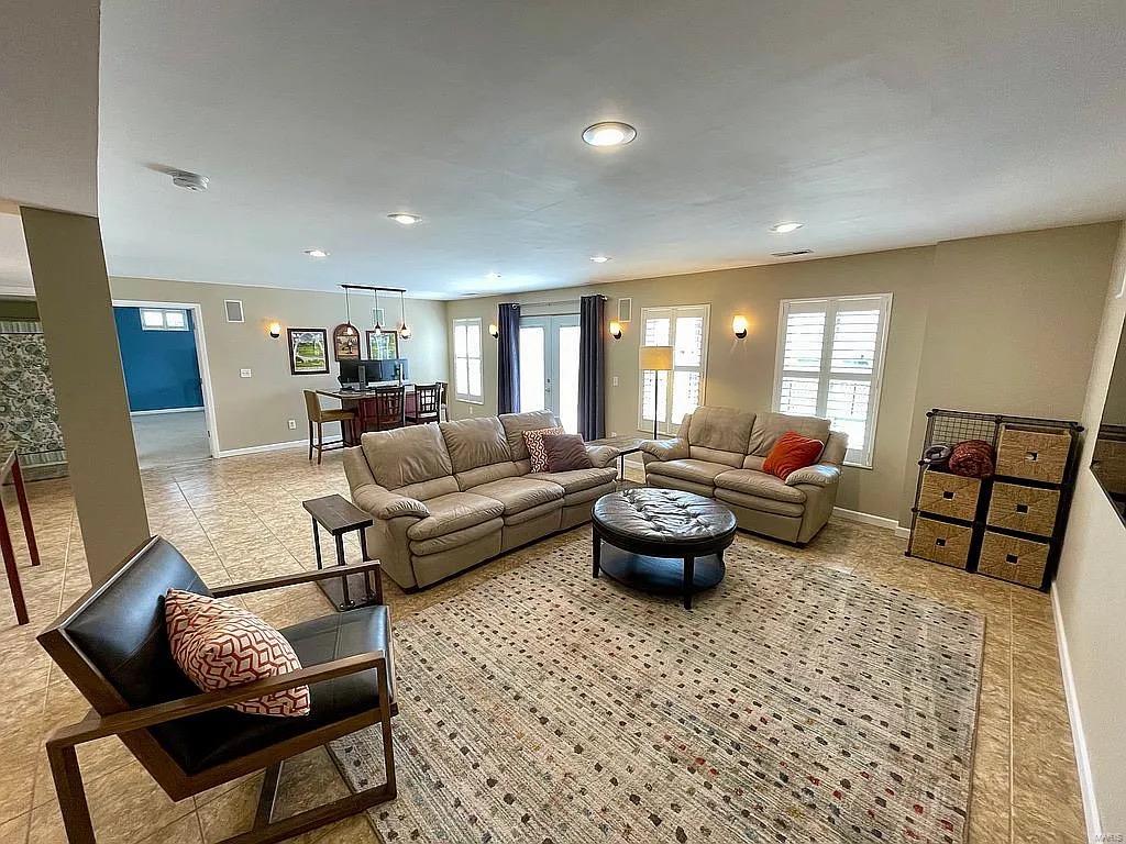 2430 Lakeshore Drive