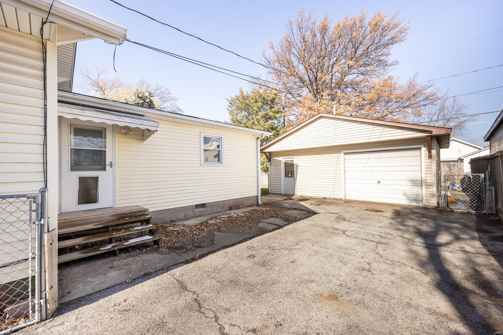 116 E 2nd Street