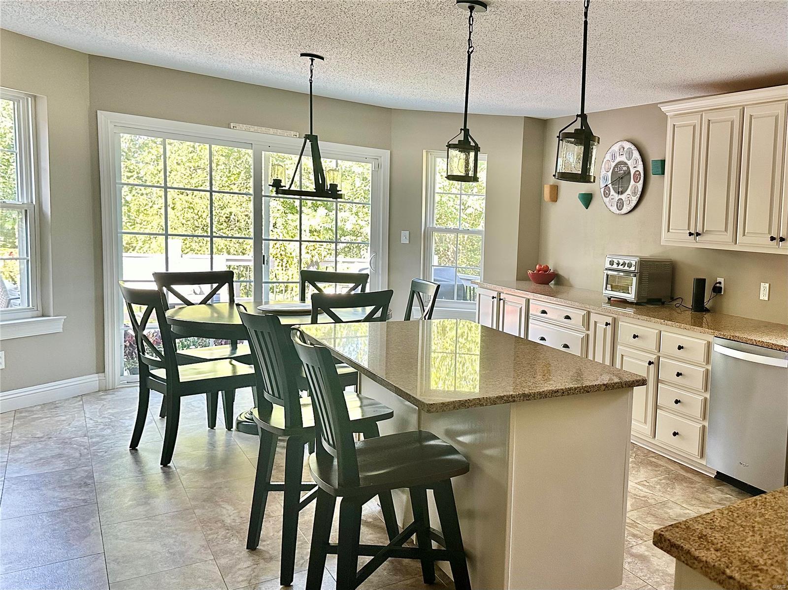 8537 Greenbriar