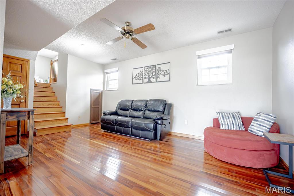 8 Klein Court