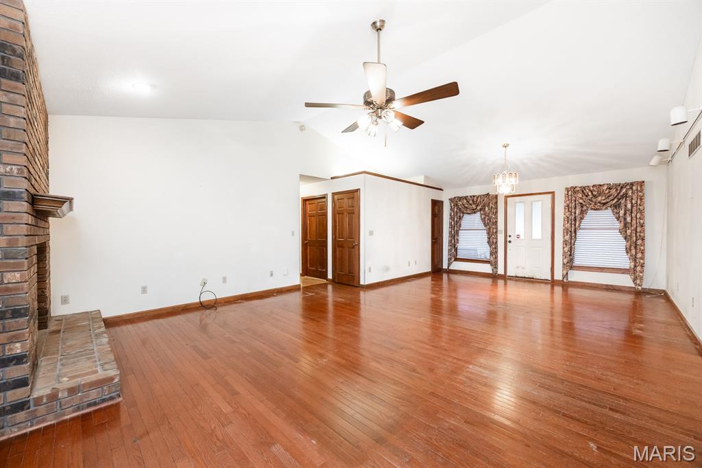 6806 Ivy Lane