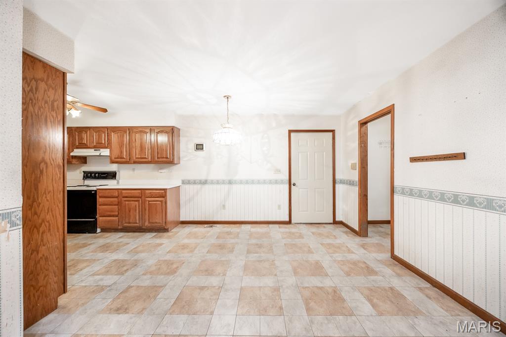 6806 Ivy Lane