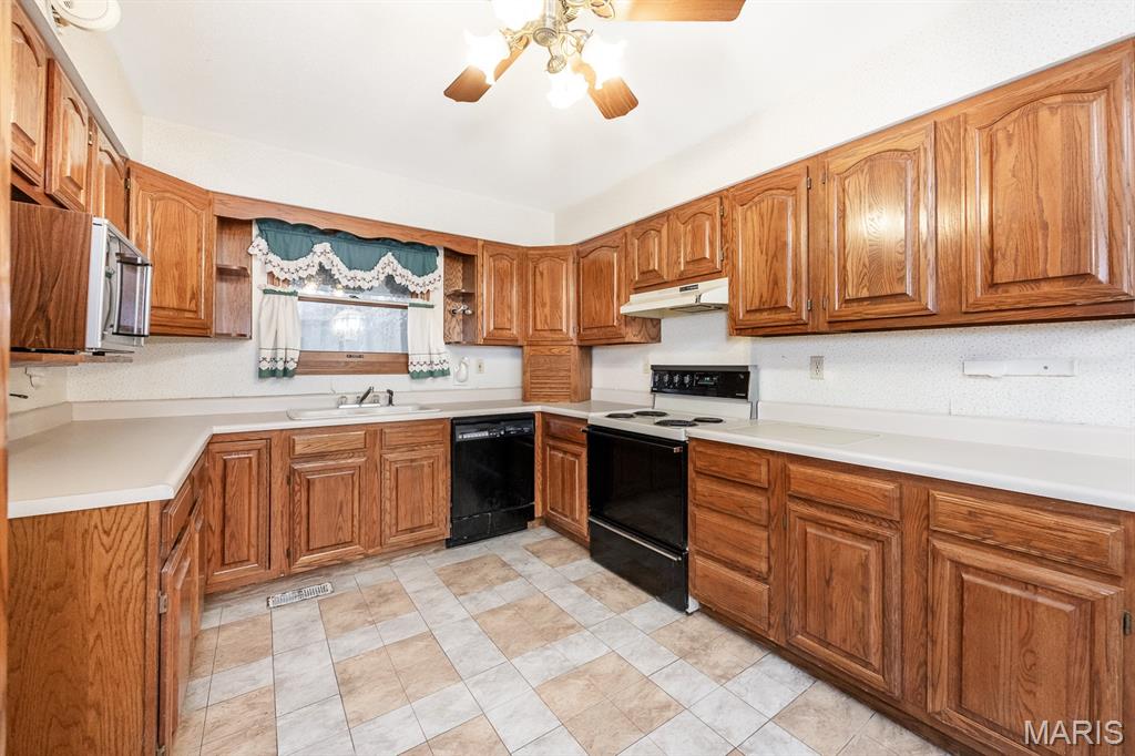 6806 Ivy Lane