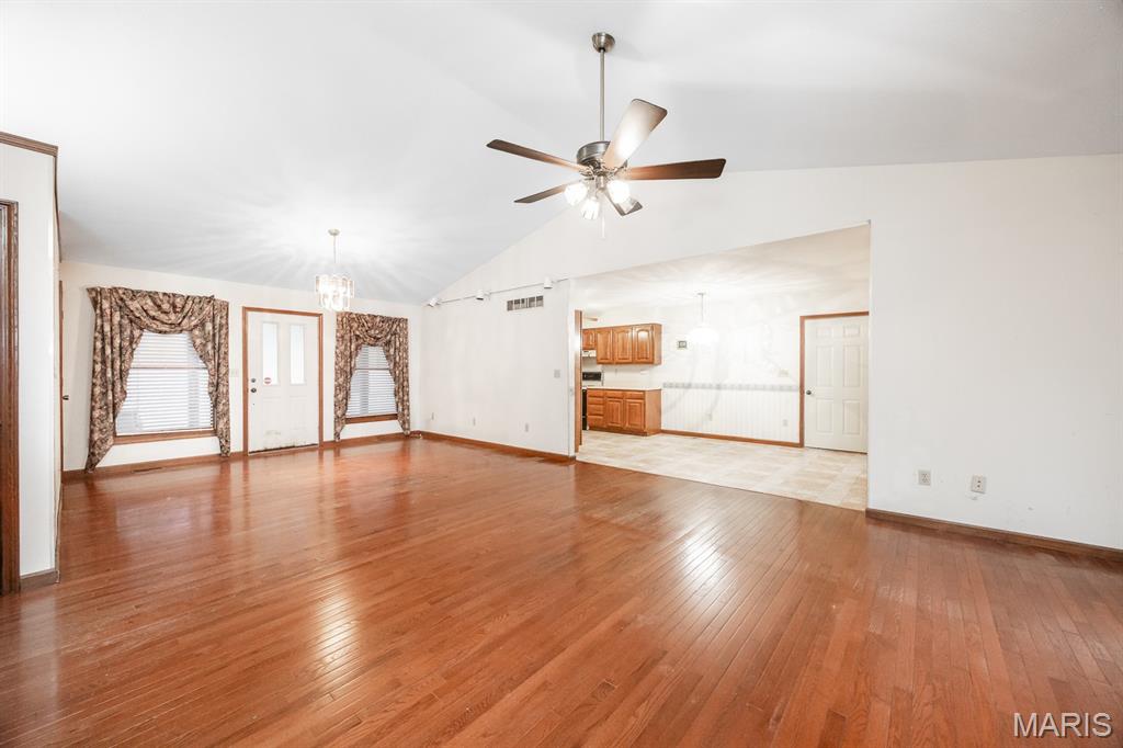 6806 Ivy Lane