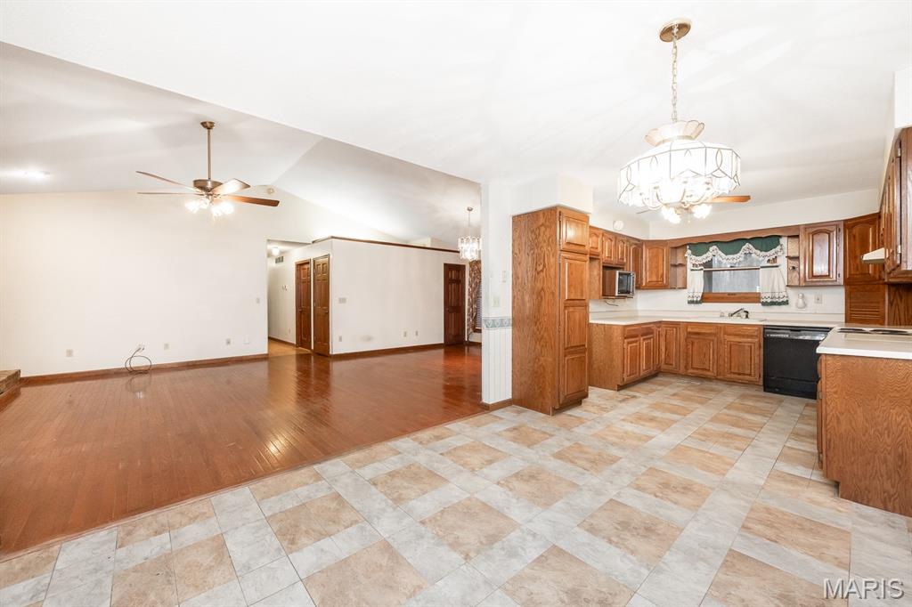 6806 Ivy Lane