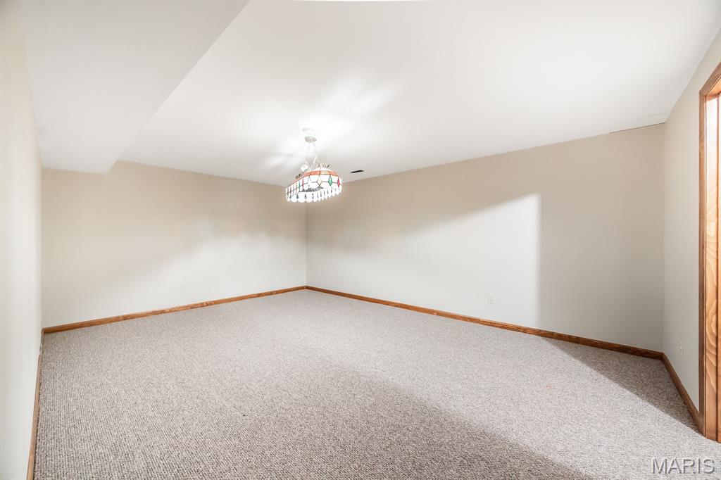 6806 Ivy Lane