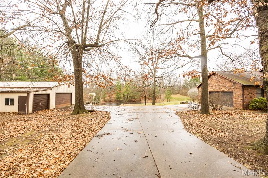 6806 Ivy Lane