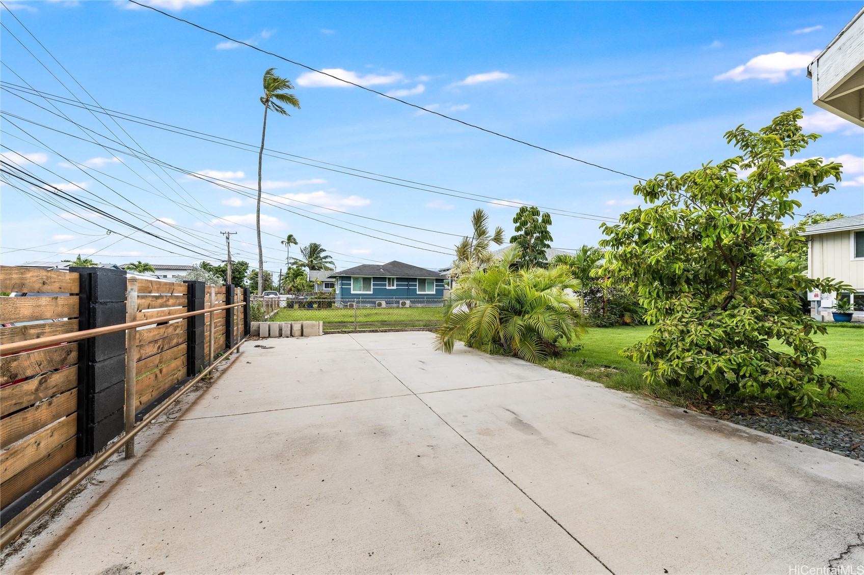 625 Maluniu Avenue