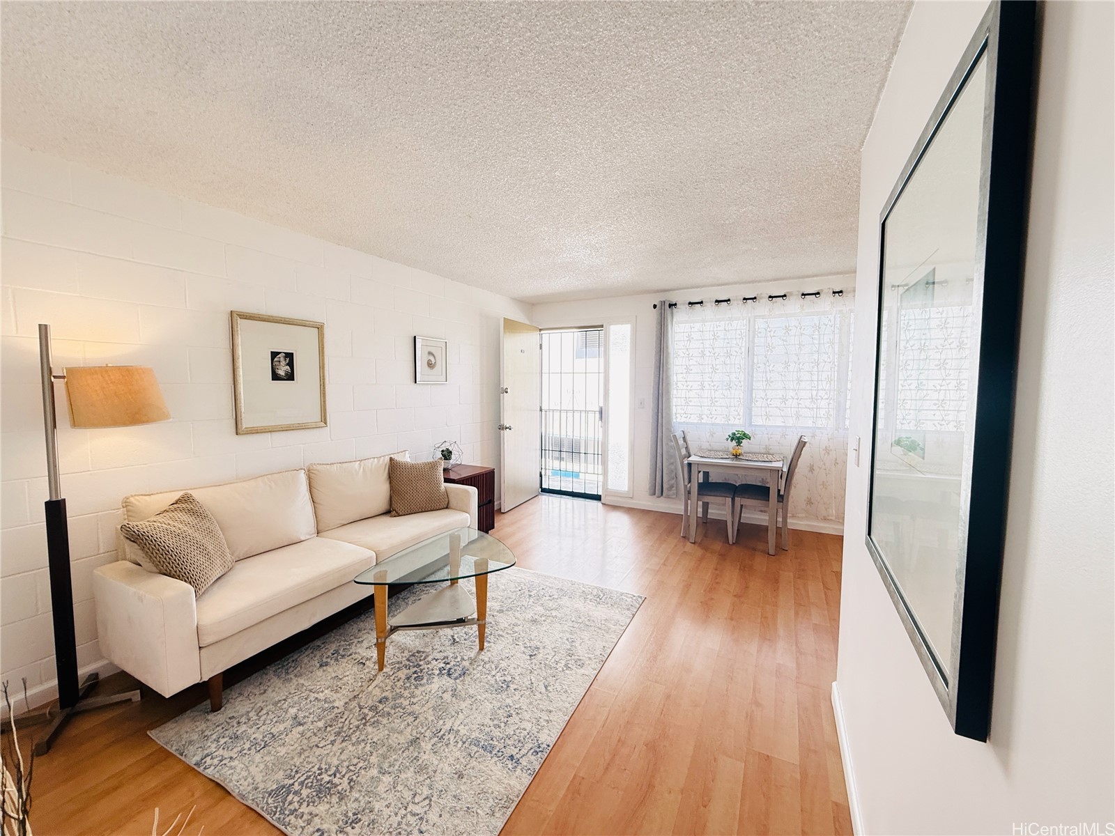 1099 Green Street A305