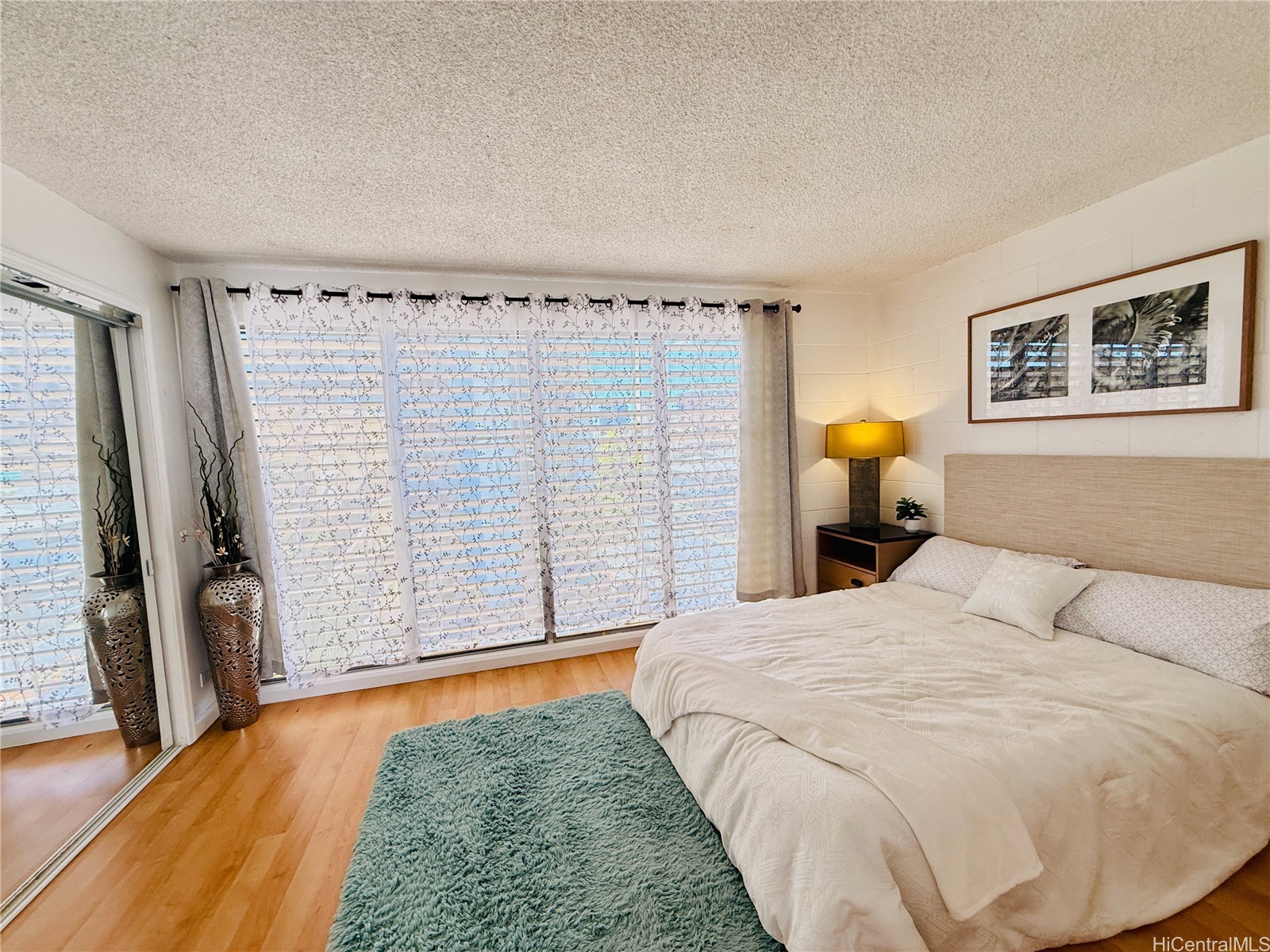 1099 Green Street A305