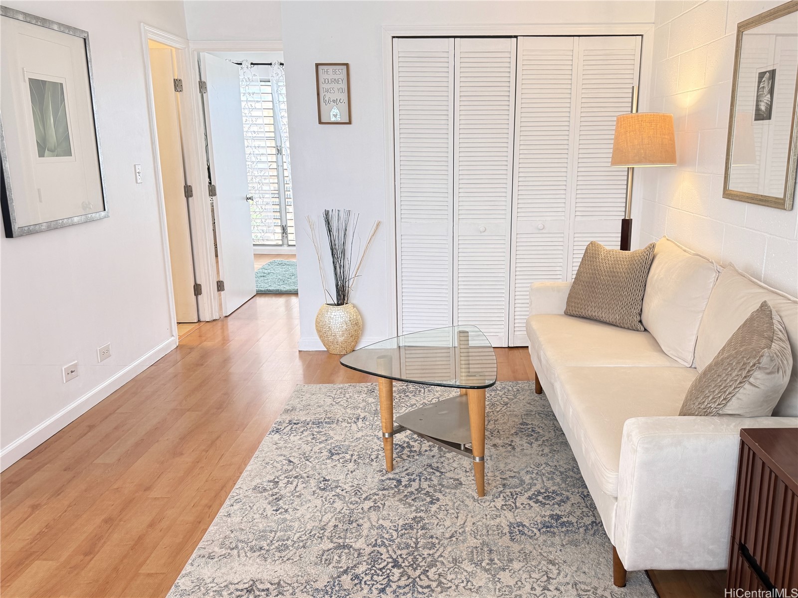 1099 Green Street A305