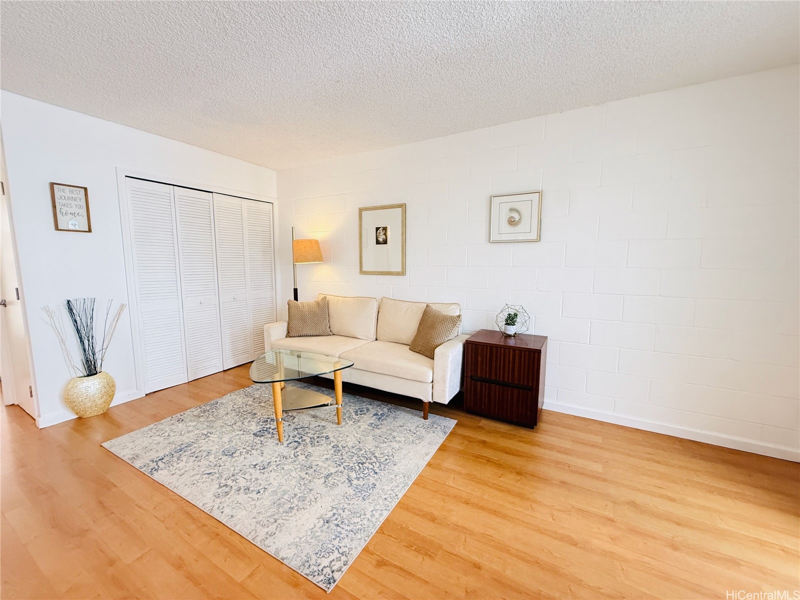 1099 Green Street A305