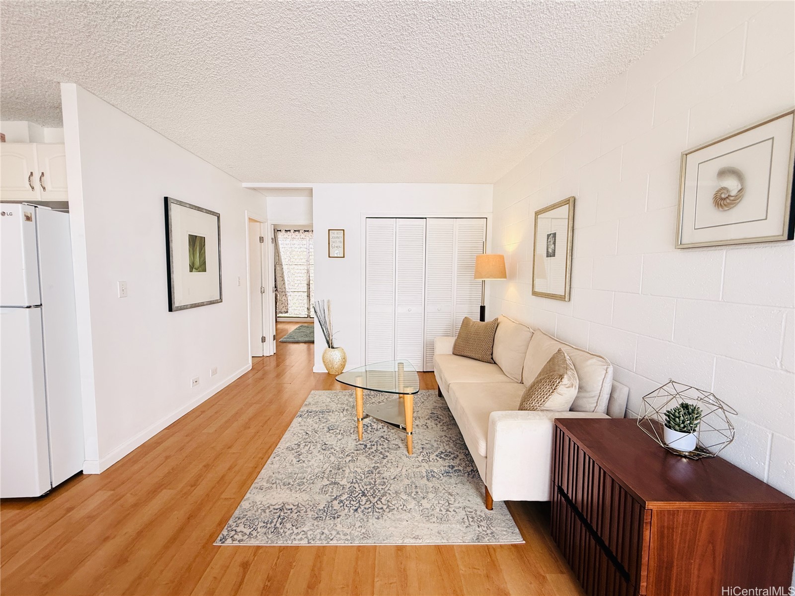 1099 Green Street A305