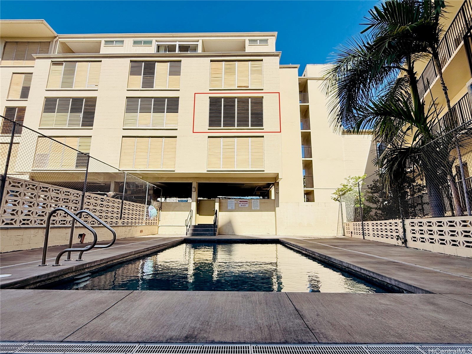 1099 Green Street A305