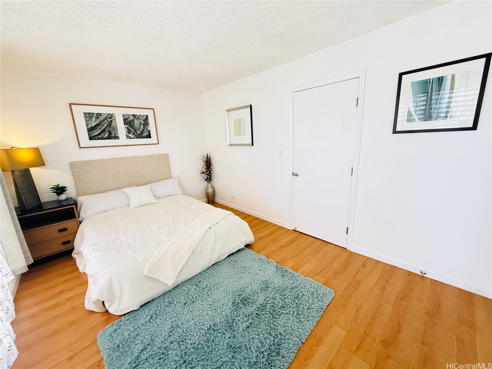 1099 Green Street A305