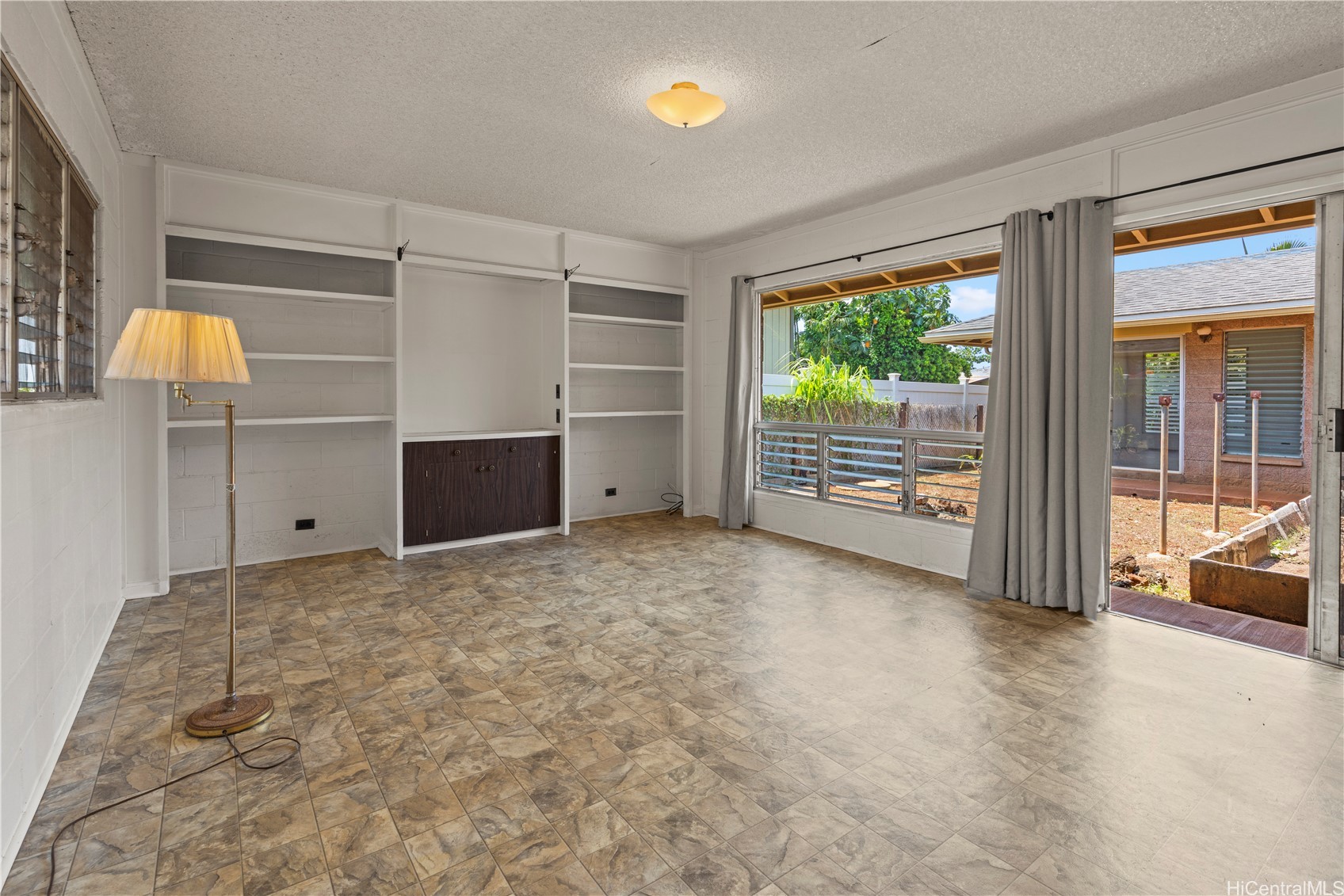 67-173 Farrington Highway