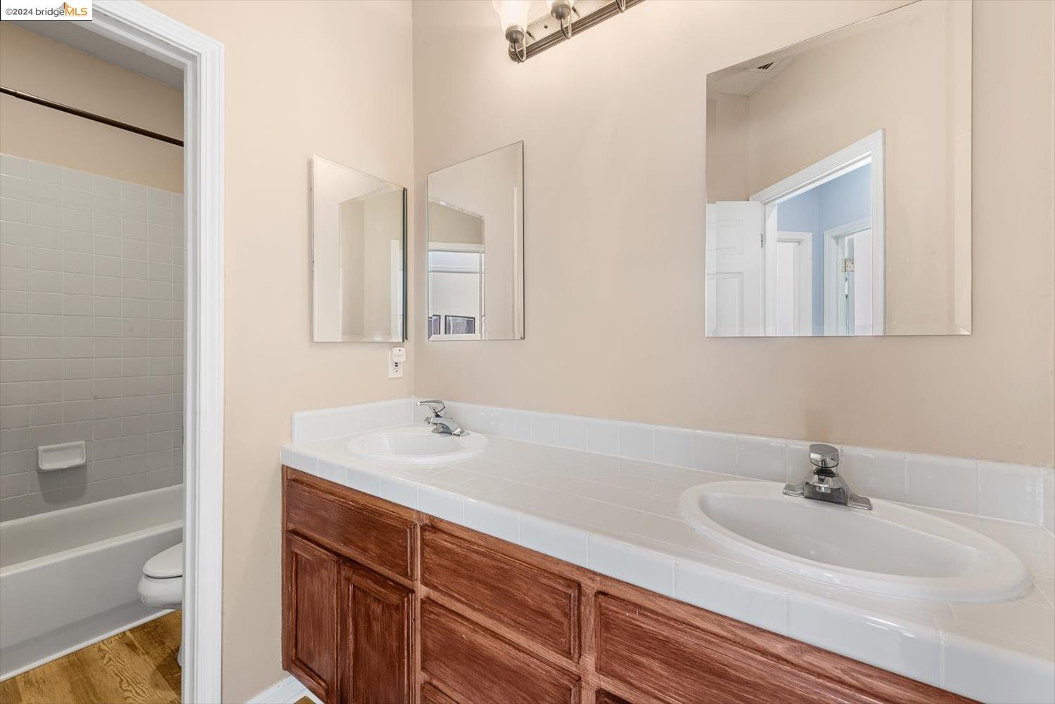 515 Half Moon Ct