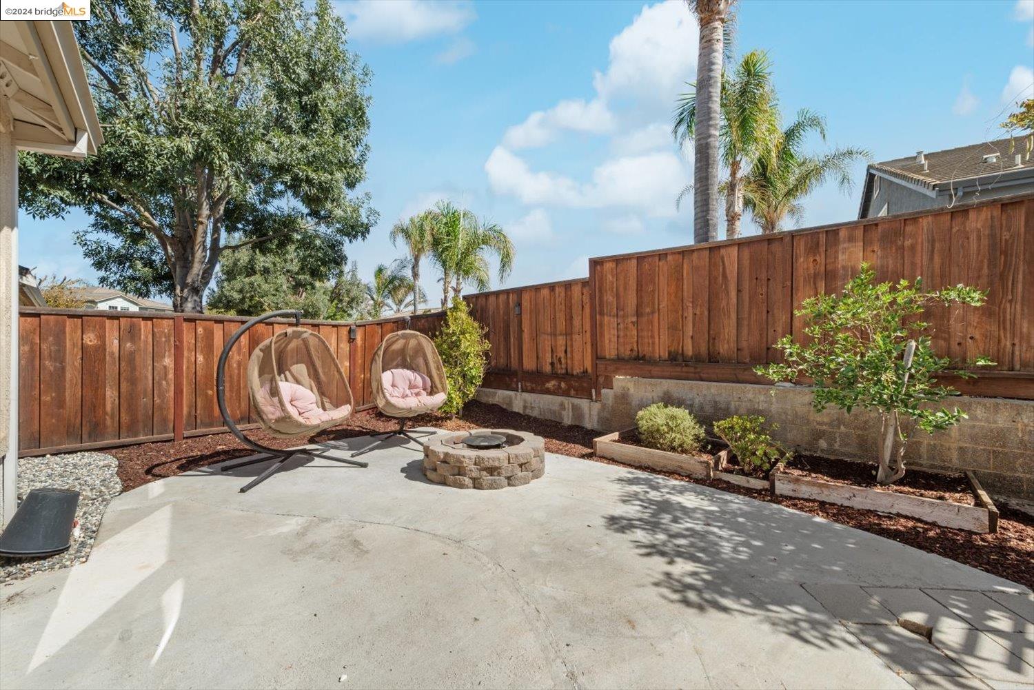 515 Half Moon Ct
