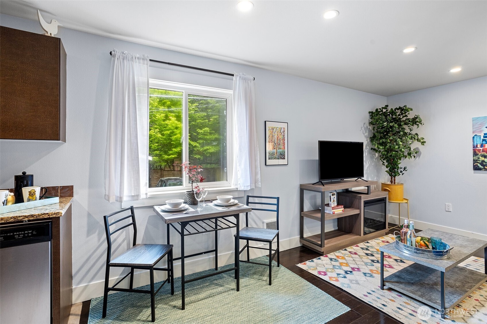 526 17th Avenue E Unit: 4