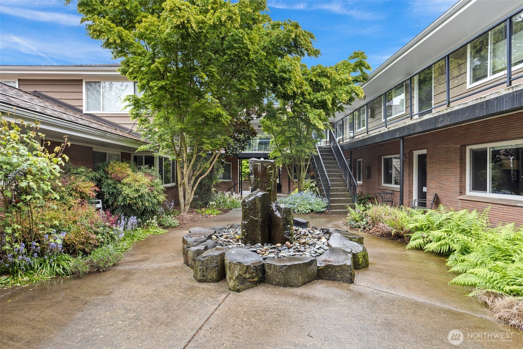 526 17th Avenue E Unit: 4