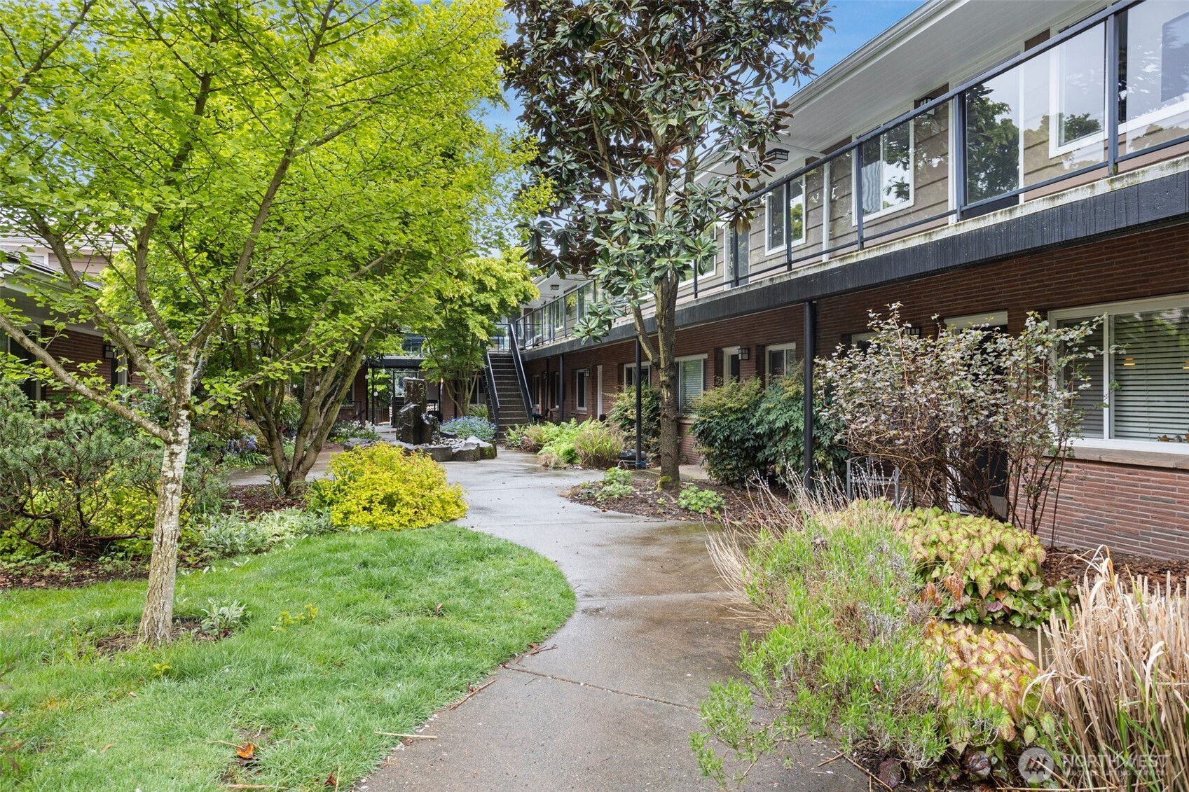 526 17th Avenue E Unit: 4