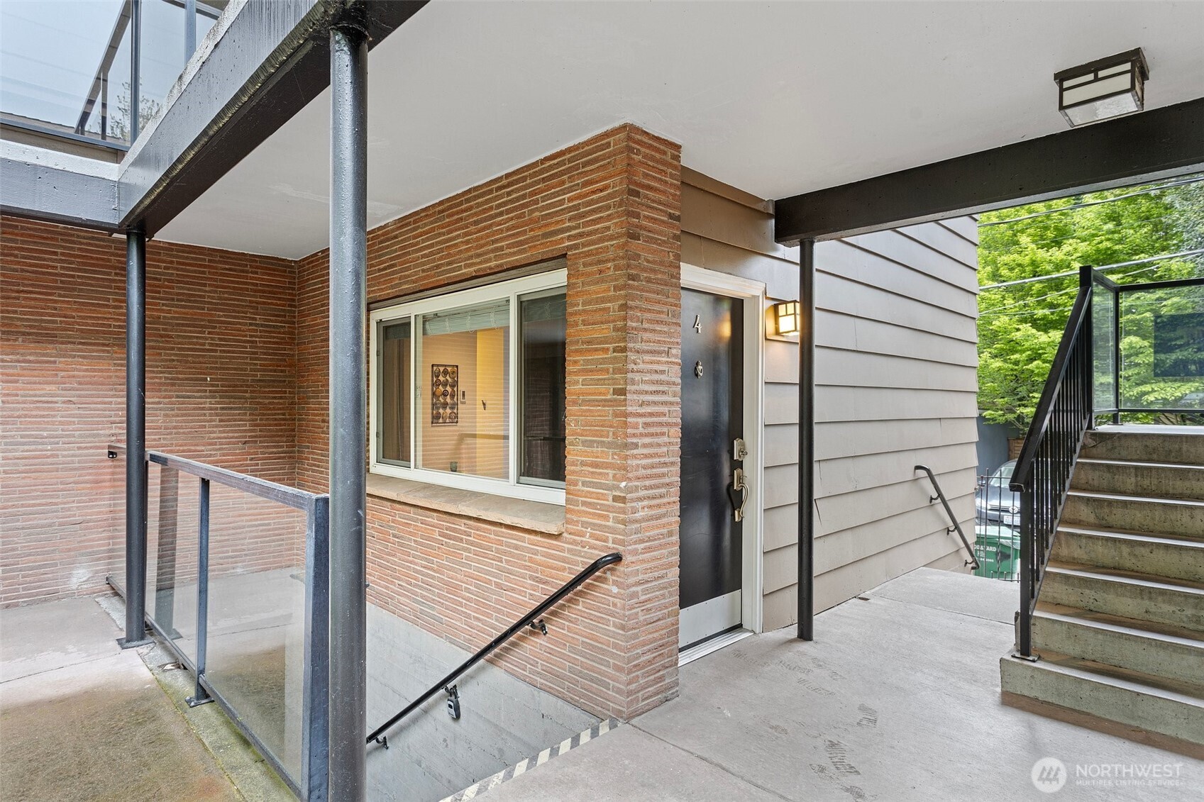 526 17th Avenue E Unit: 4