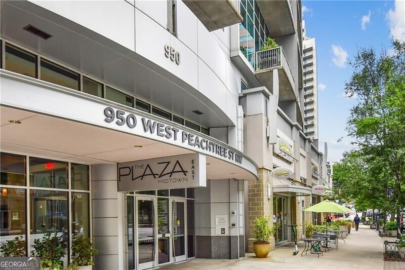 950 W Peachtree Street NW # 812