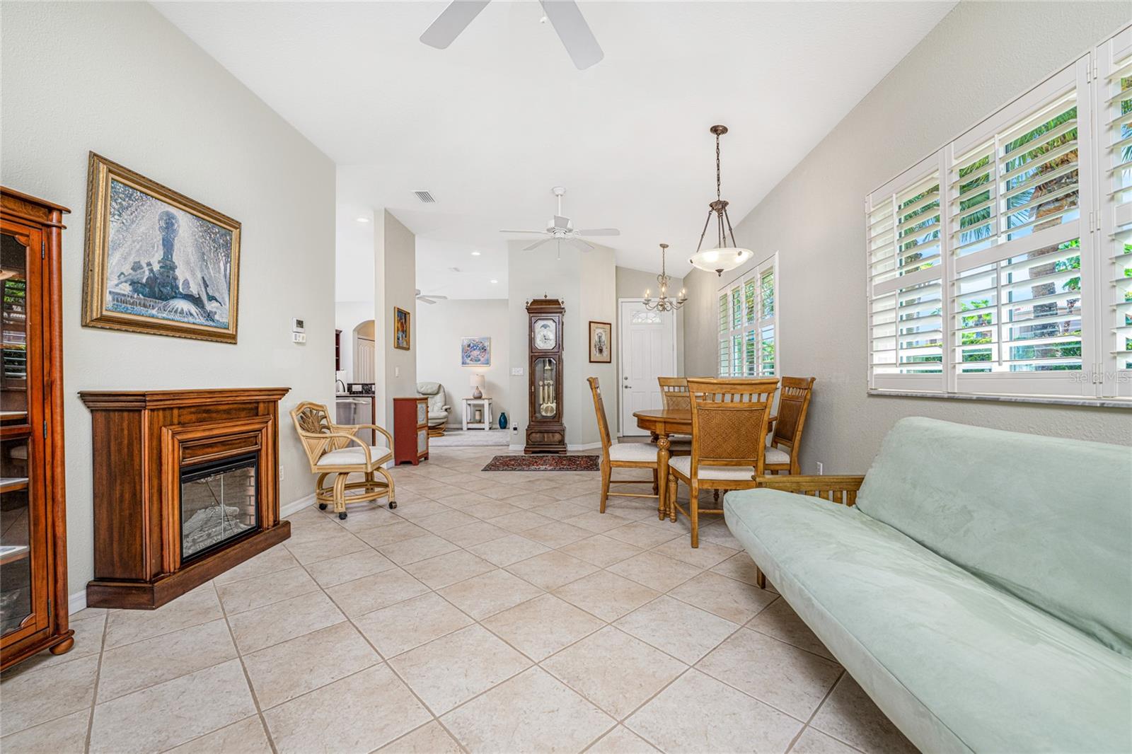 201 VISTA DEL LAGO WAY