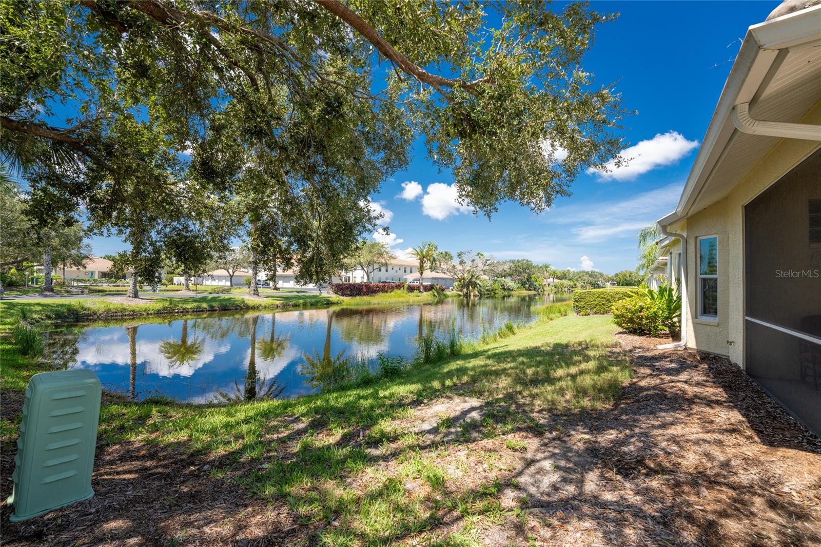 201 VISTA DEL LAGO WAY