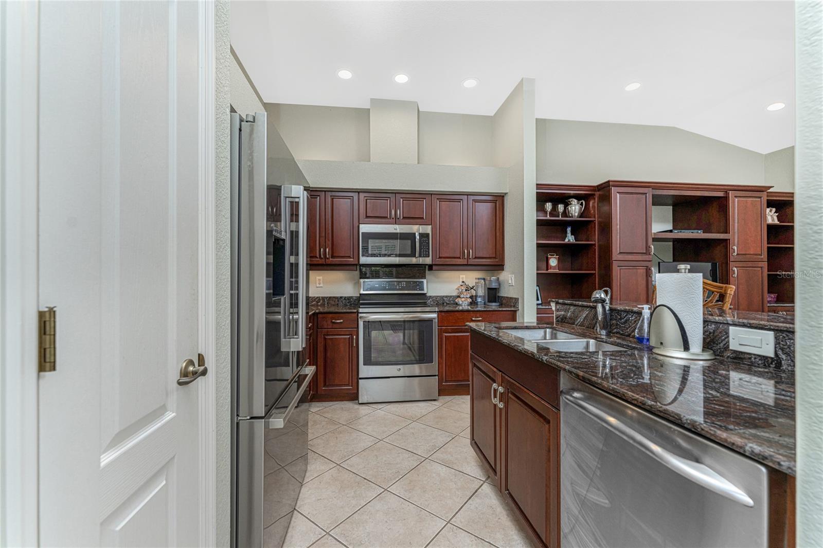 201 VISTA DEL LAGO WAY