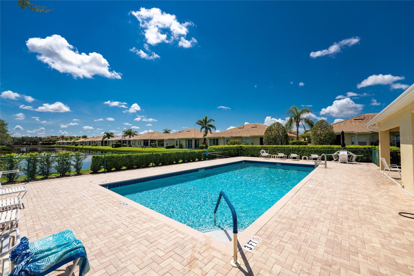 201 VISTA DEL LAGO WAY