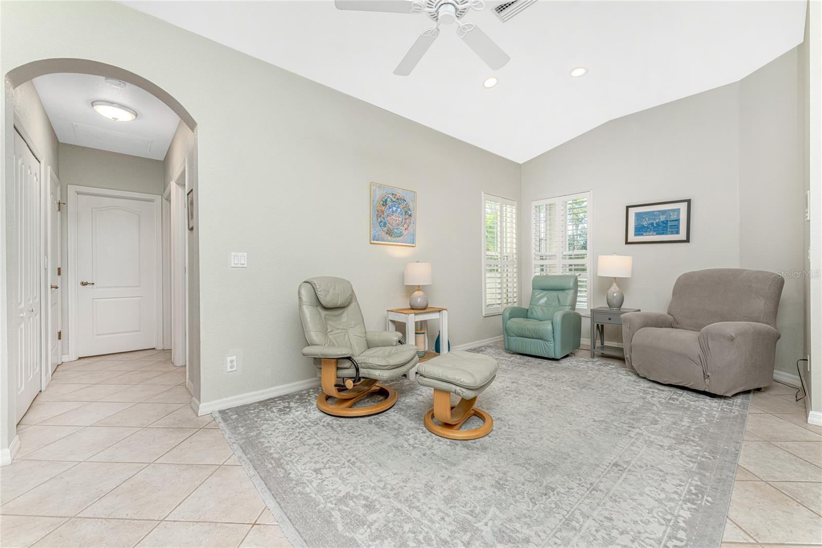 201 VISTA DEL LAGO WAY