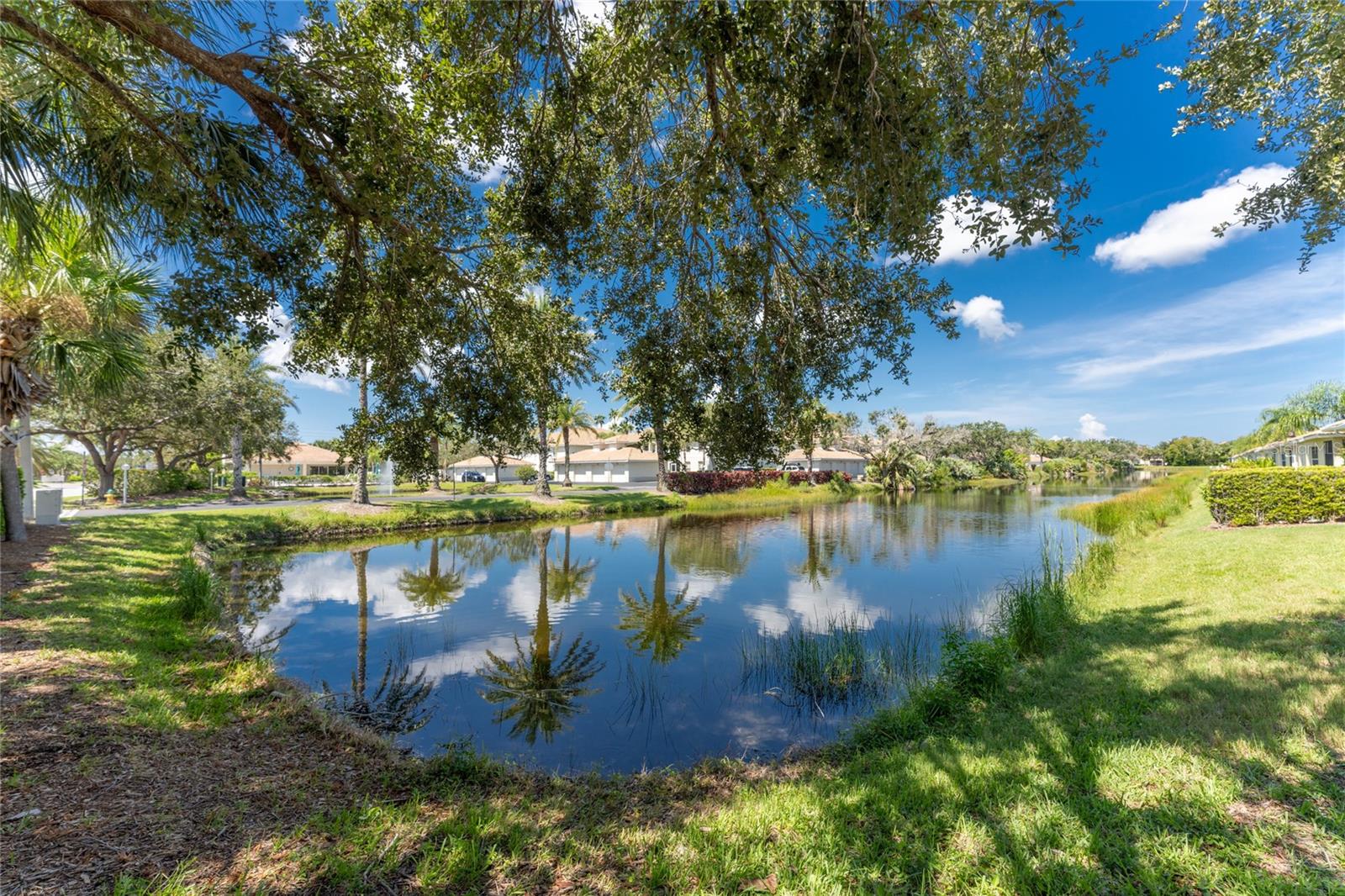 201 VISTA DEL LAGO WAY