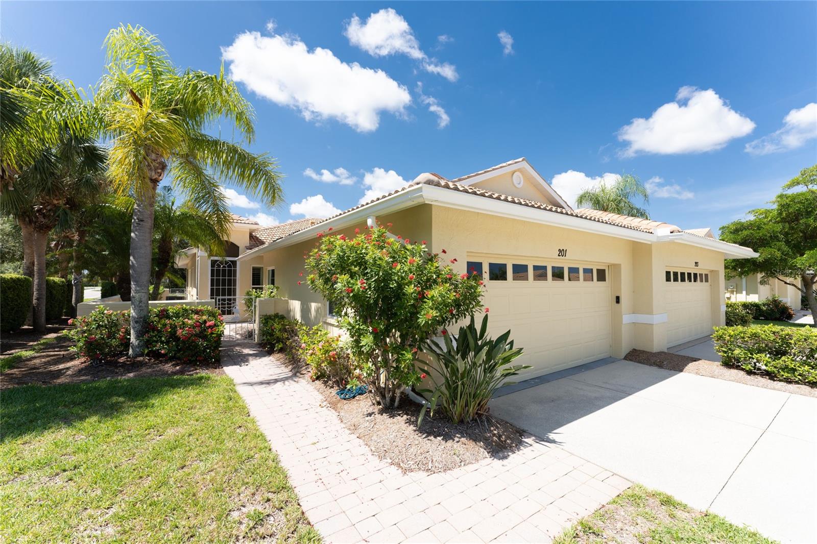 201 VISTA DEL LAGO WAY