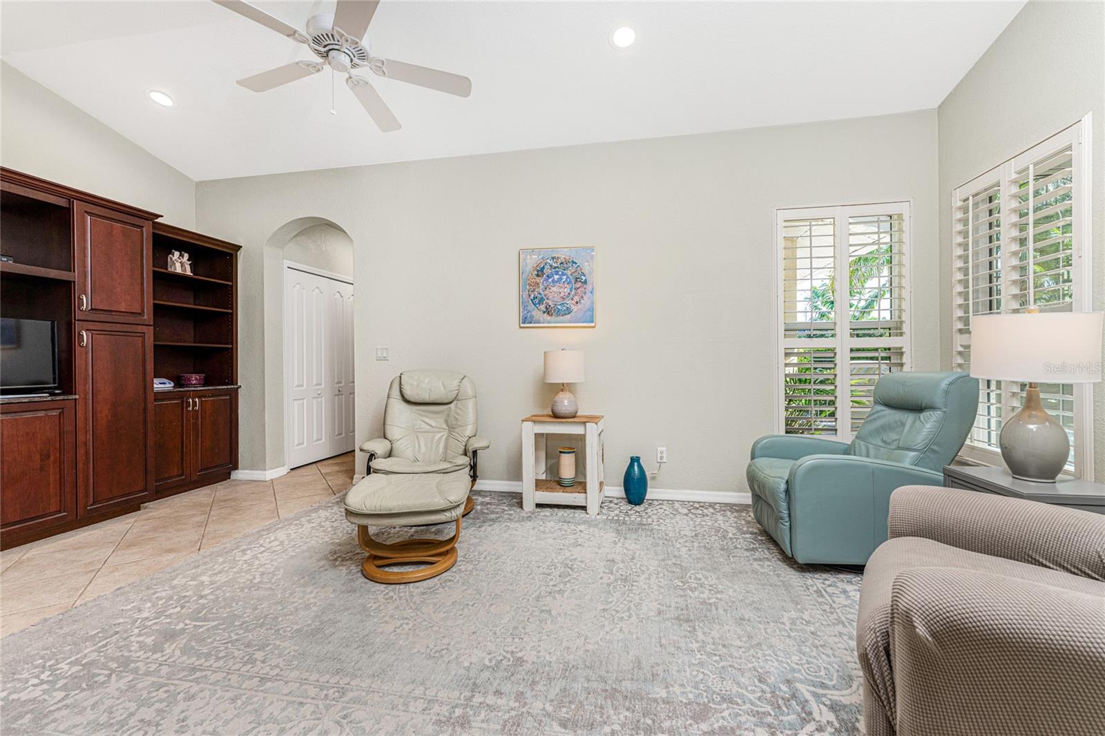 201 VISTA DEL LAGO WAY