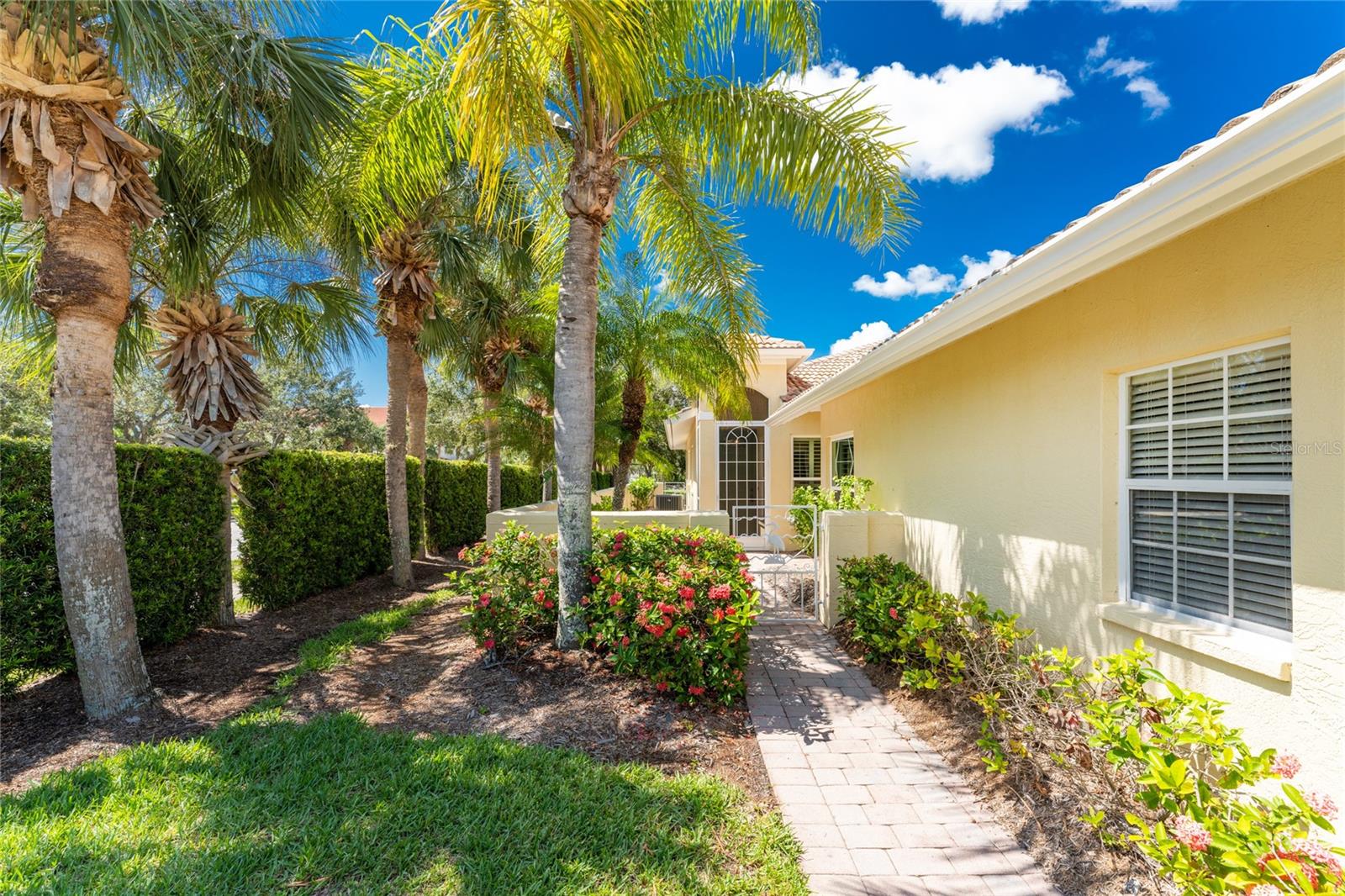 201 VISTA DEL LAGO WAY